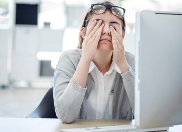 Salvaguardare la salute oculare: come proteggere gli occhi se lavori al computer