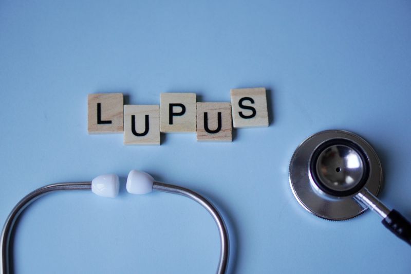 Lupus eritematoso sistemico: come riconoscerlo e perché una diagnosi precoce fa la differenza