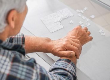 Morbo di Parkinson: sintomi, cause e come riconoscerlo nelle fasi iniziali