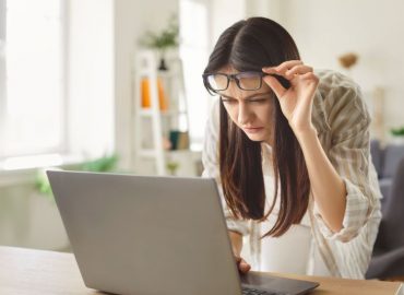 Miopia in crescita tra i giovani: cosa sta accadendo e come prevenirla