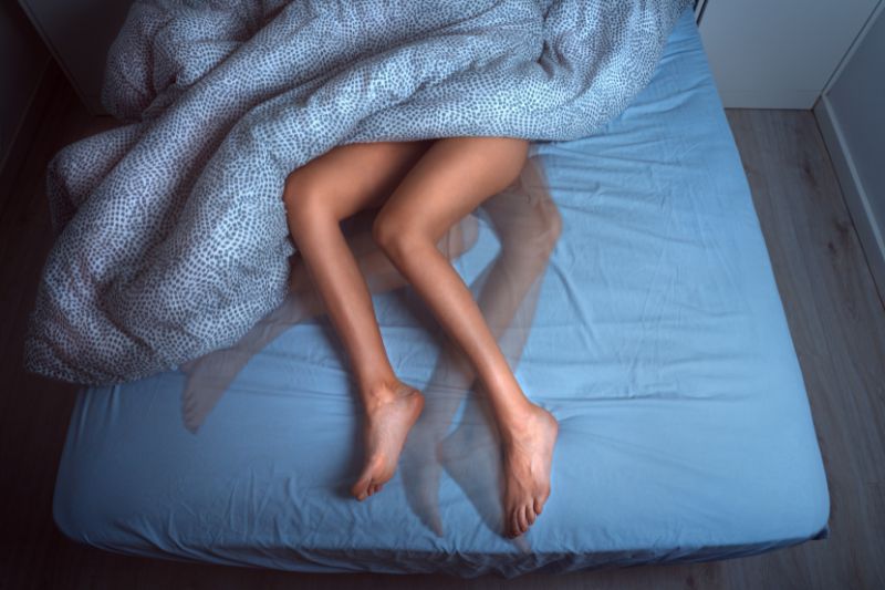 Sindrome delle gambe senza riposo: quando il bisogno di muovere le gambe disturba il sonno