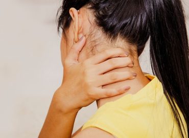 Nevralgia occipitale: quando il dolore parte dalla nuca e risale verso la testa